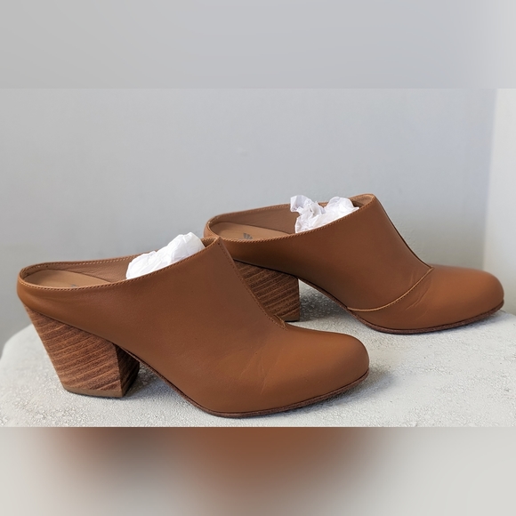 Fortress Of Inca Abby Mule in Walnut - Picture 12 of 16